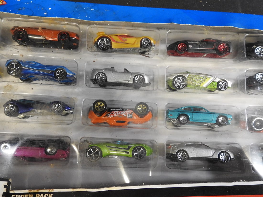 2009 Hot Wheels 20-Car Race Pack with Launcher - 3