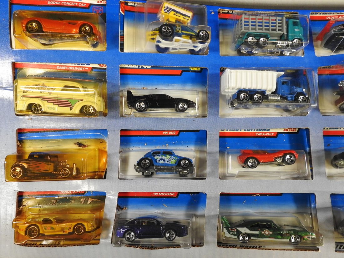 1999 Hot Wheels 20-Car Gift Sets, Lot of 2 - 7