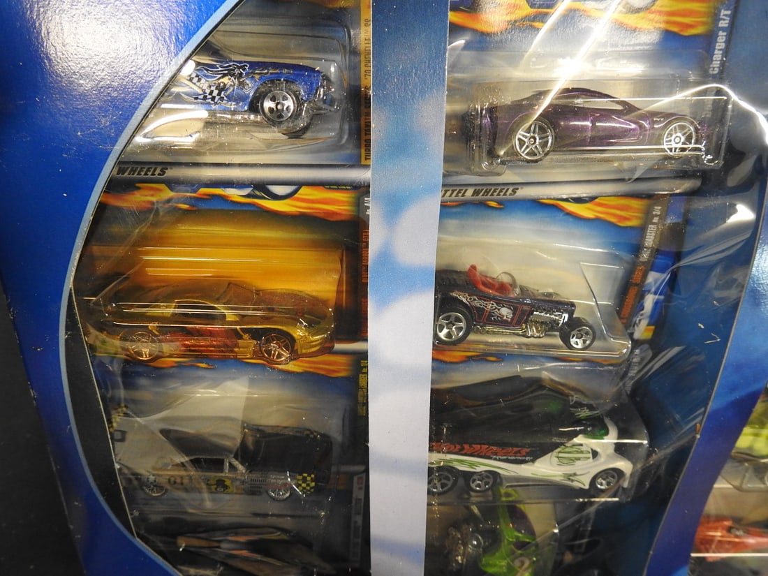 2001 Hot Wheels 20-Car Gift Packs, Lot of 2 - 6