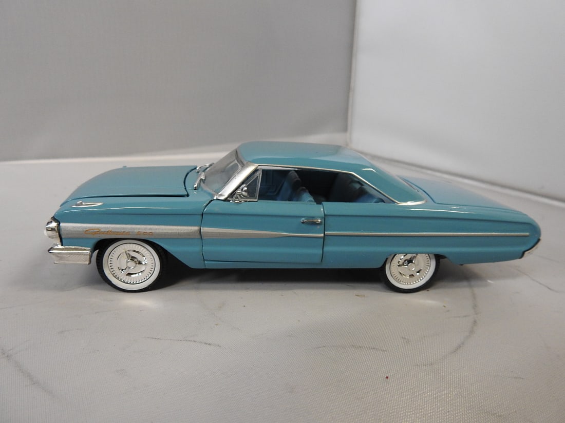 National Motor Museum Mint Ford and Chevrolet Models, Lot of 5 - 5