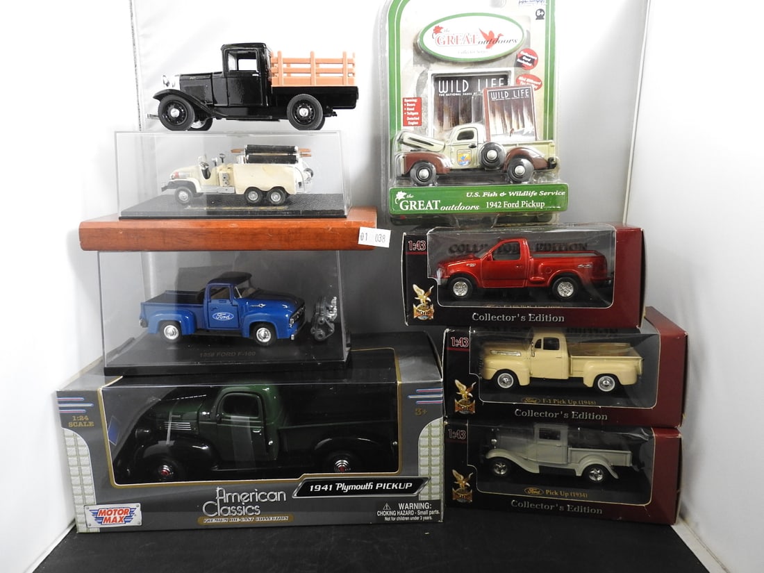 Ford, Plymouth and GMC Model Trucks, Lot of 8 (1 of 7)