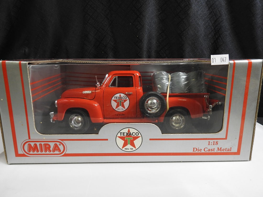 Mira 1:18 Texaco 1953 Chevrolet Pickup Model (1 of 4)