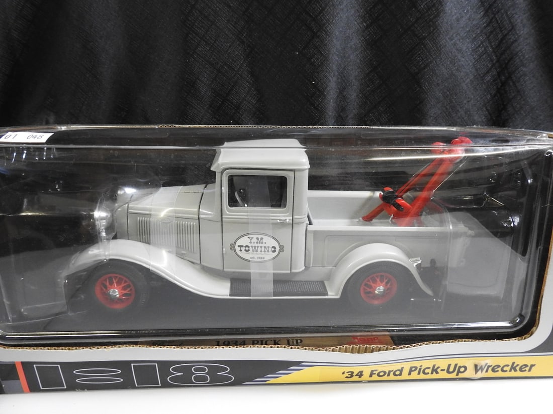 1:18 1934 Ford Pick-Up Wrecker Die-Cast Model - 2