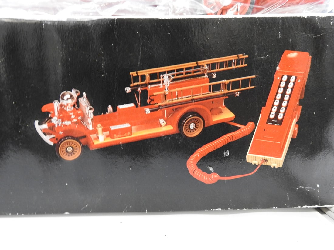 Telemania Ahrens-Fox Fire Engine Telephone (1 of 8)