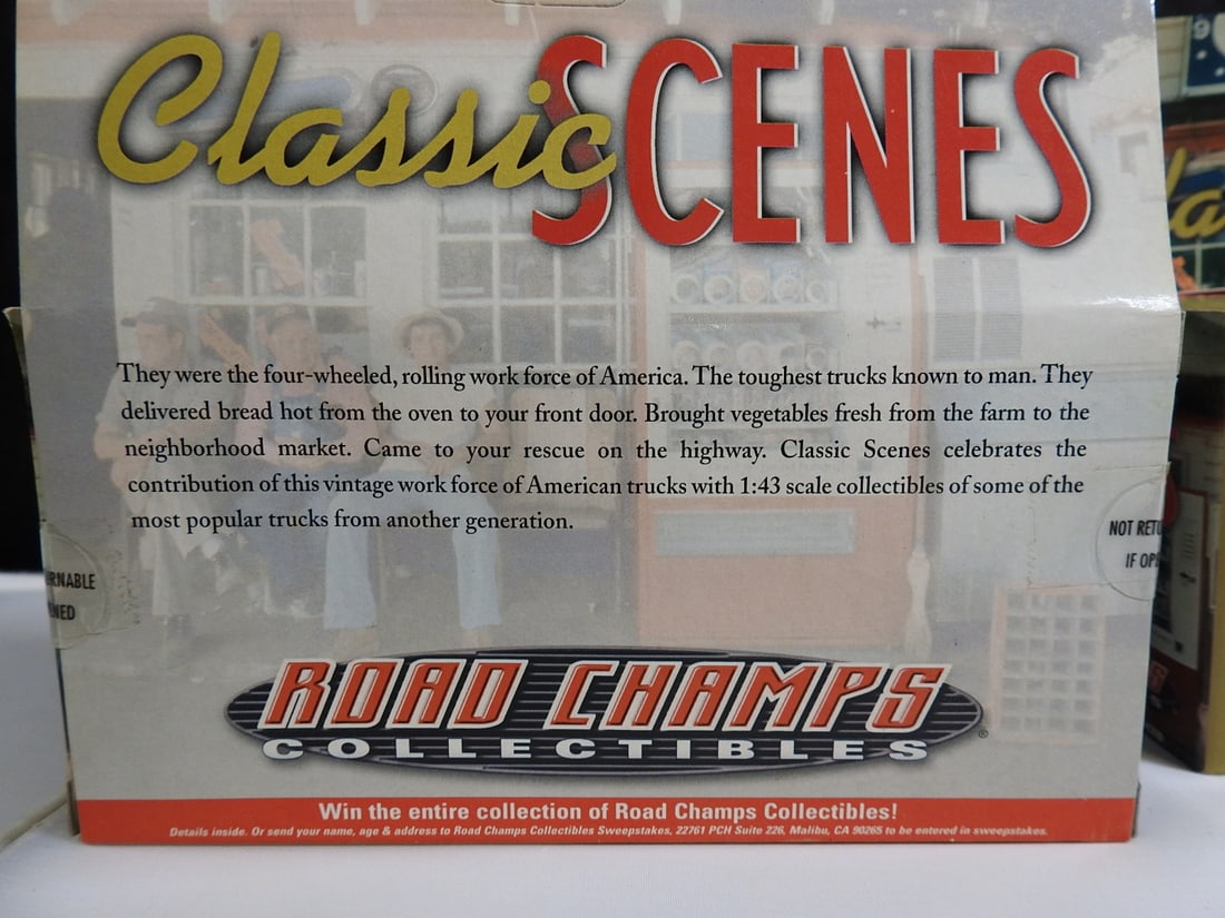 Road Champs Classic Scenes and Ford Pickup Models, Lot of 3 - 4