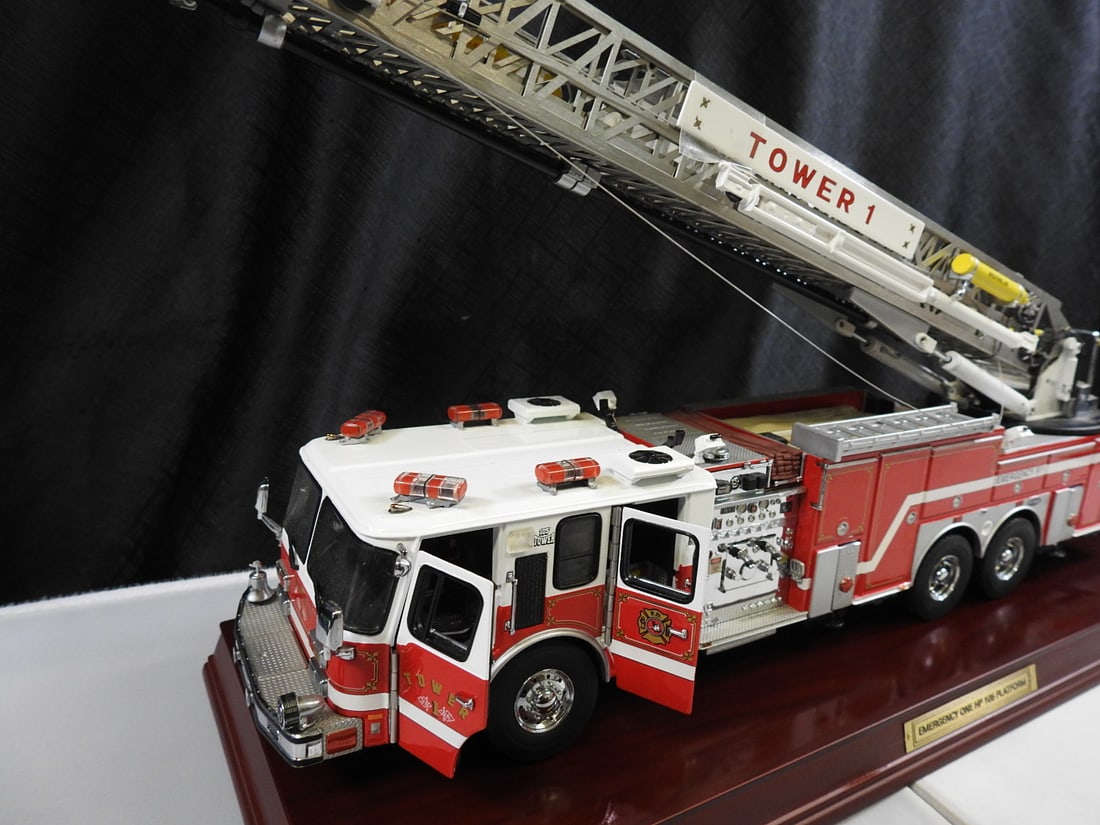 Precision Models Tower 1 Aerial Ladder Fire Truck - 2