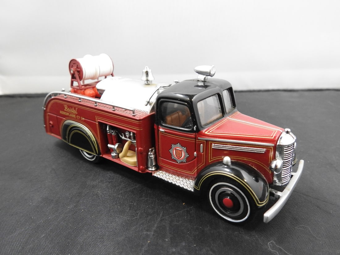 Matchbox Models of Yesteryear Fire Engines, Lot of 5 - 14