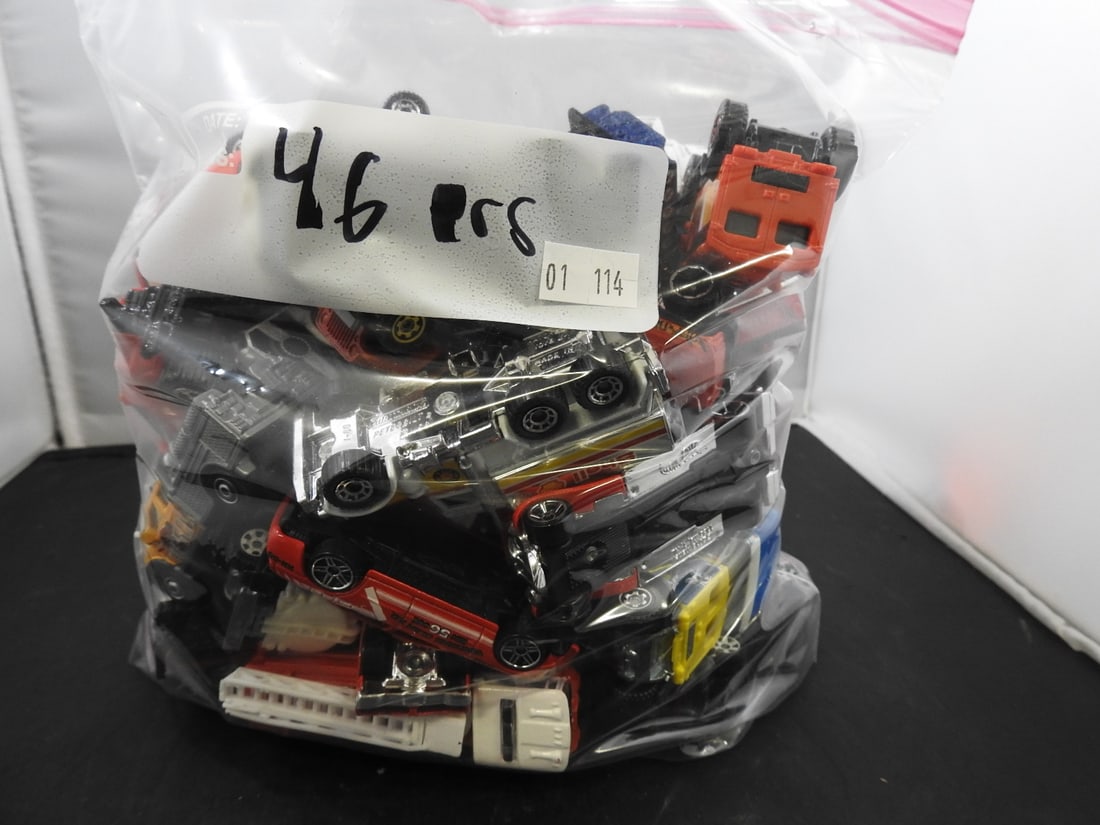 Loose Die-Cast Cars and Trucks, Lot of 46: Bulk assortment of approximately 46 loose die-cast cars, trucks and service vehicles in mixed scales, colors and makers.