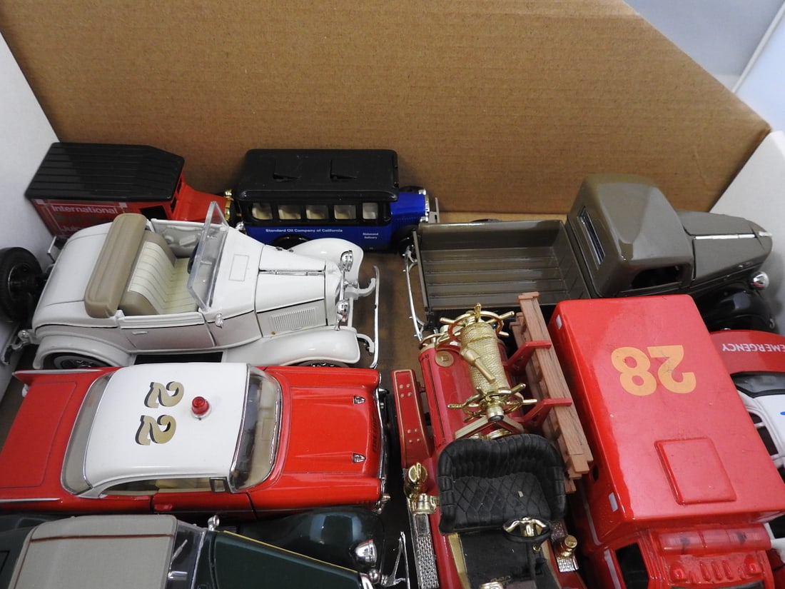 Mixed Vintage-Style Model Vehicle Lot - 4