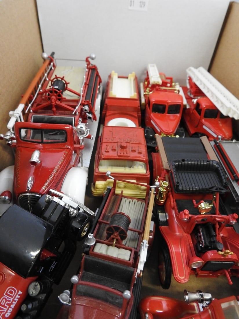 Vintage Die-Cast Fire Truck Collection: Loose collection of vintage-style fire apparatus, including pumpers, ladder trucks, hose wagons, tankers and emergency vehicles in mixed scales.