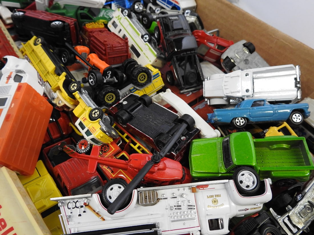 Large Mixed Loose Die-Cast Vehicle Lot - 4