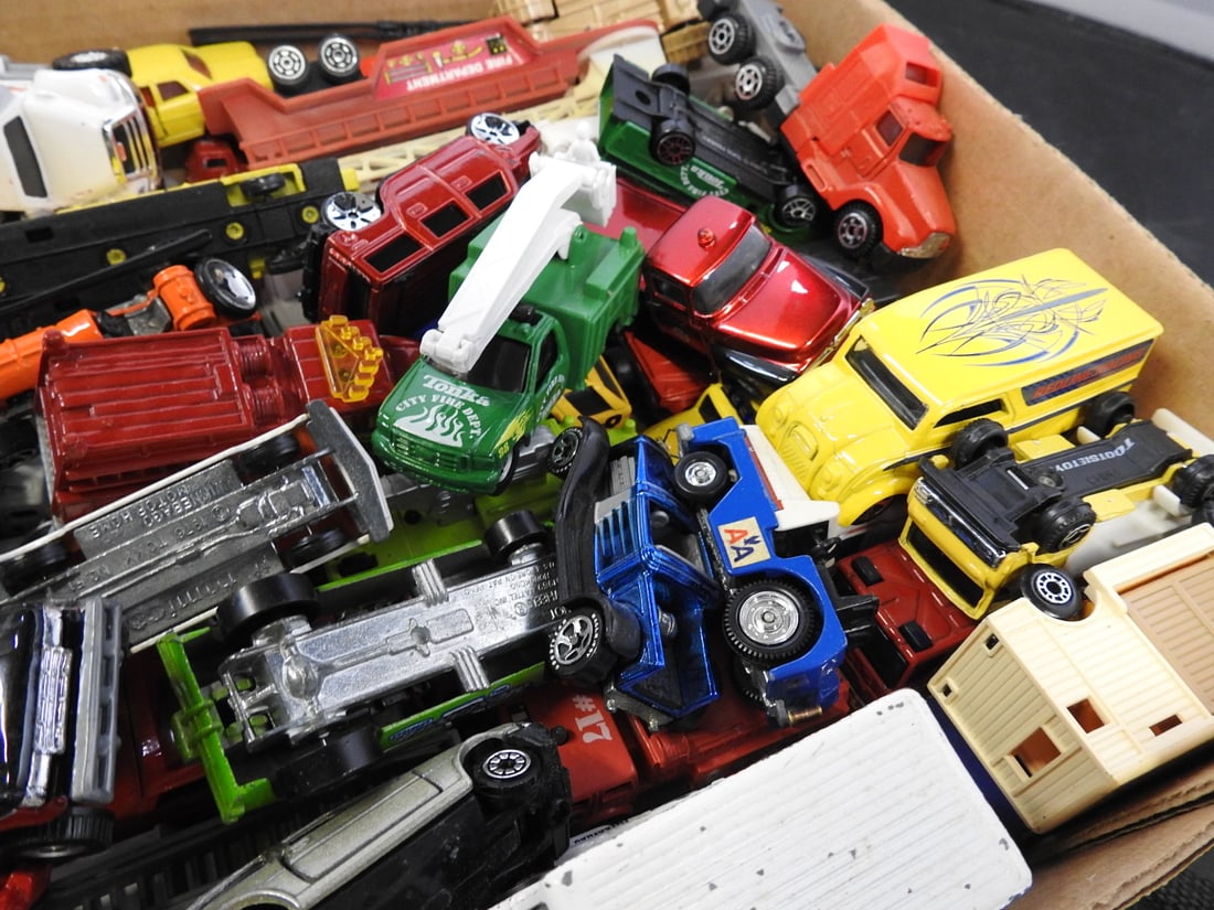 Large Mixed Loose Die-Cast Vehicle Lot - 5