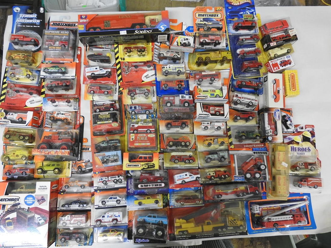 Large Packaged Matchbox, Hot Wheels and Die-Cast Collection (1 of 5)