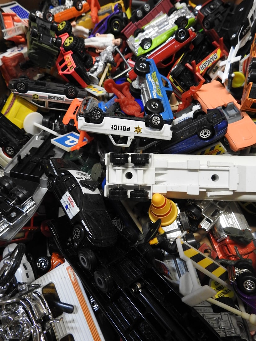 Large Mixed Toy Car, Truck and Construction Lot - 2