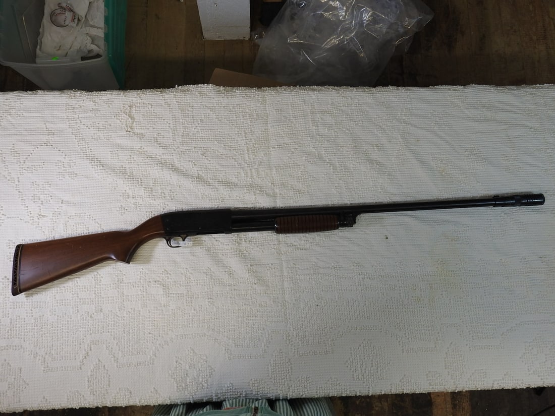 1958 Ithaca Model 37 Featherlight 12 Gauge Pump-Action Shotgun (1 of 11)