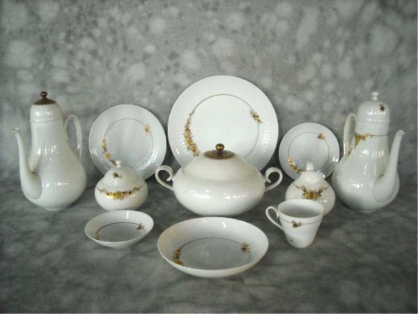 Rosenthal Porcelain Dinnerware Service for 10: A fine porcelain dinnerware Service for 10, with extras, as follows: 12 butter bowls. 1 covered soup tureen, 1 creamer, 1 sugar, 2 coffee pots, 12 salad plates, 12 bread plates, 12 desert plates, 11 d
