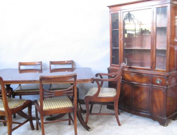 Mahogany Duncan Phyfe Dinning Room Set: 8 Piece set including table with leaf, breakfront and 6 chairs. Table H.29" x L.60" x W.40" and 12" leaf. Chairs H.33" padded. Breakfront H.70" x W.44" x Deep.18". Veneer is chipped at the bottom.