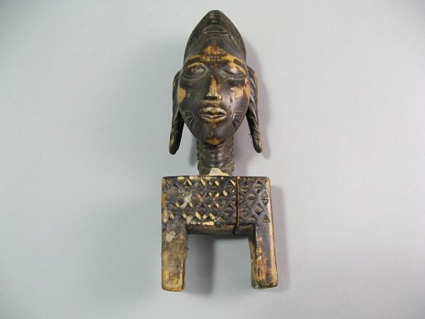 African Baule Tribal Heddle Pulley: H.7". Has split in back that has been repaired. late 19th / early 20th century