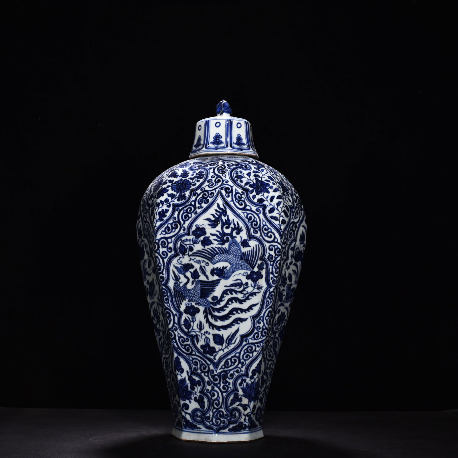 An Exquisite Chinese blueAnd white phoenix pattern octagonal plum vase (1 of 9)