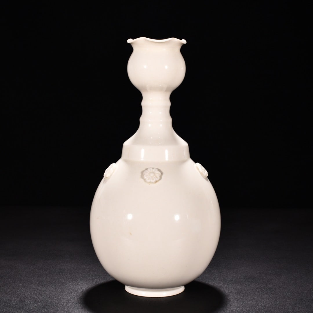 An Exquisite Chinese kiln white porcelain flower pattern vase (1 of 9)