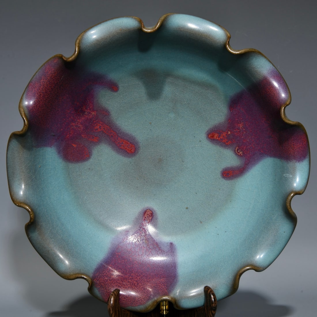 An Exquisite Chinese Jun kiln flower mouth washer: Size: Width 27.8 cm - Height 7.6 cm |Materials: Porcelain |Style Dynasty: Song dynasty |Attributed: 10th-c |Object: Chinese Antique