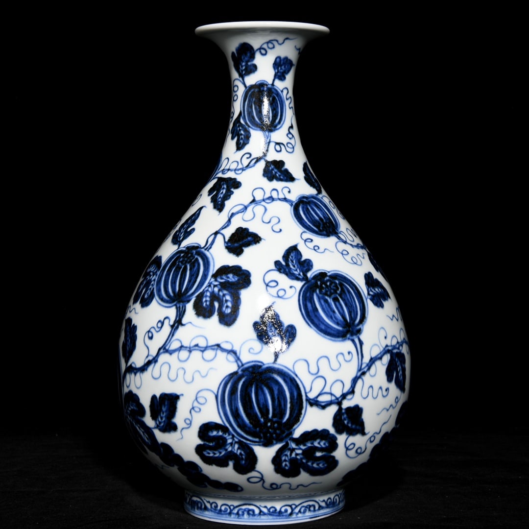 An Exquisite Chinese blue and white melon and fruit pattern jade pot spring vase (1 of 9)