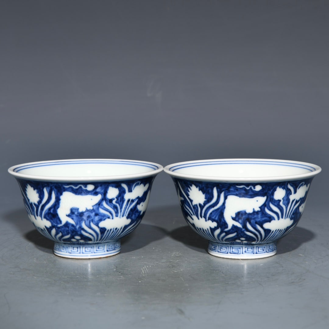 An Exquisite Chinese blue and white with white fish and algae pattern pressed hand cup: Size: Width 8.8 cm - Height 4.8 cm |Materials: Porcelain |Style Dynasty: Ming dynasty |Attributed: Xuande Mark |Object: Chinese Antique