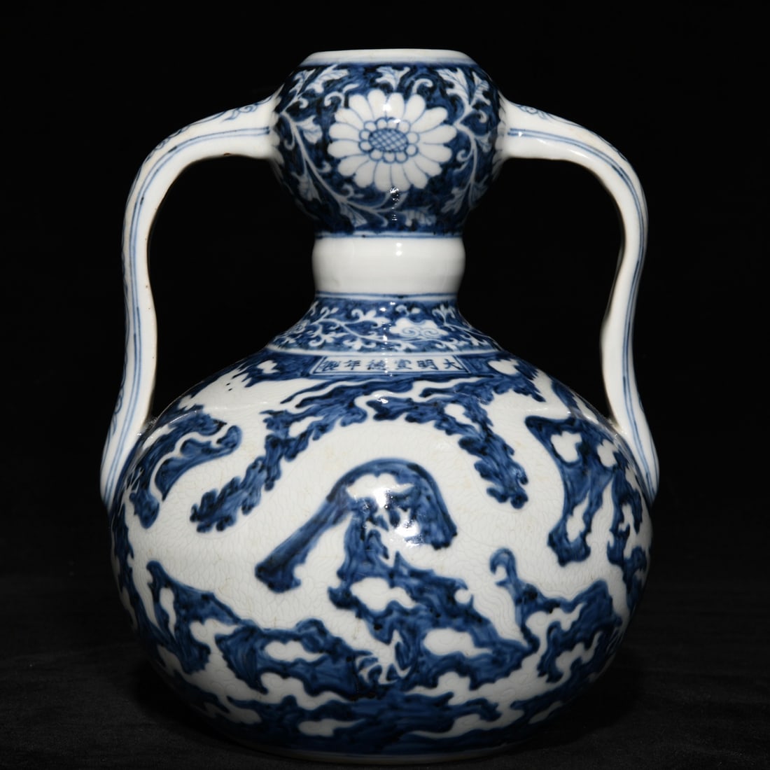 An Exquisite Chinese blue and white white dragon pattern Ruyi garlic vase: Size: Height 20.8 cm - Width 16.5 cm |Materials: Porcelain |Style Dynasty: Ming dynasty |Attributed: Xuande Mark |Object: Chinese Antique