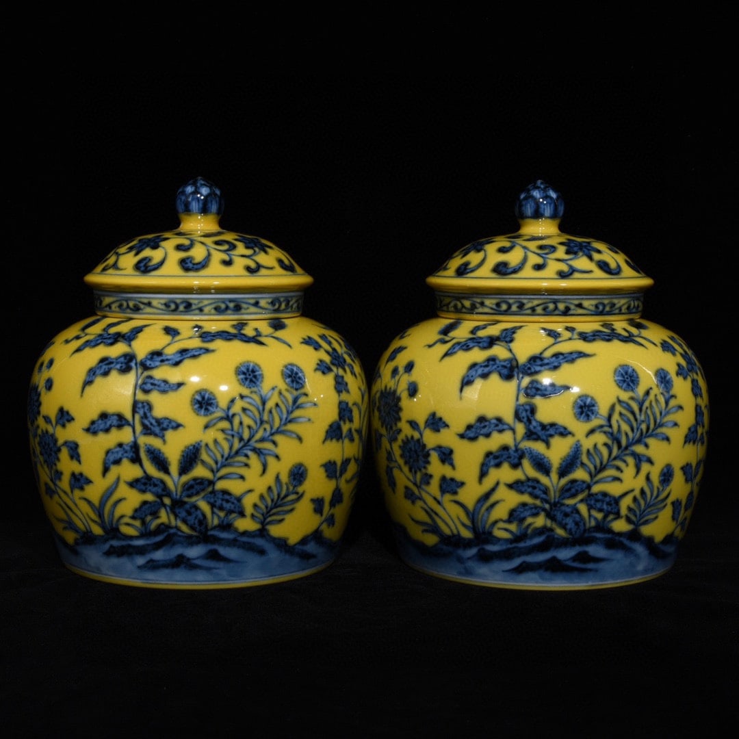 An exquisite chinese yellow ground blue and white flower pattern lid jar: Size: Height 17 cm - Width 15 cm |Materials: Porcelain |Style Dynasty: Ming dynasty |Attributed: Chenghua Mark |Object: Chinese Antique