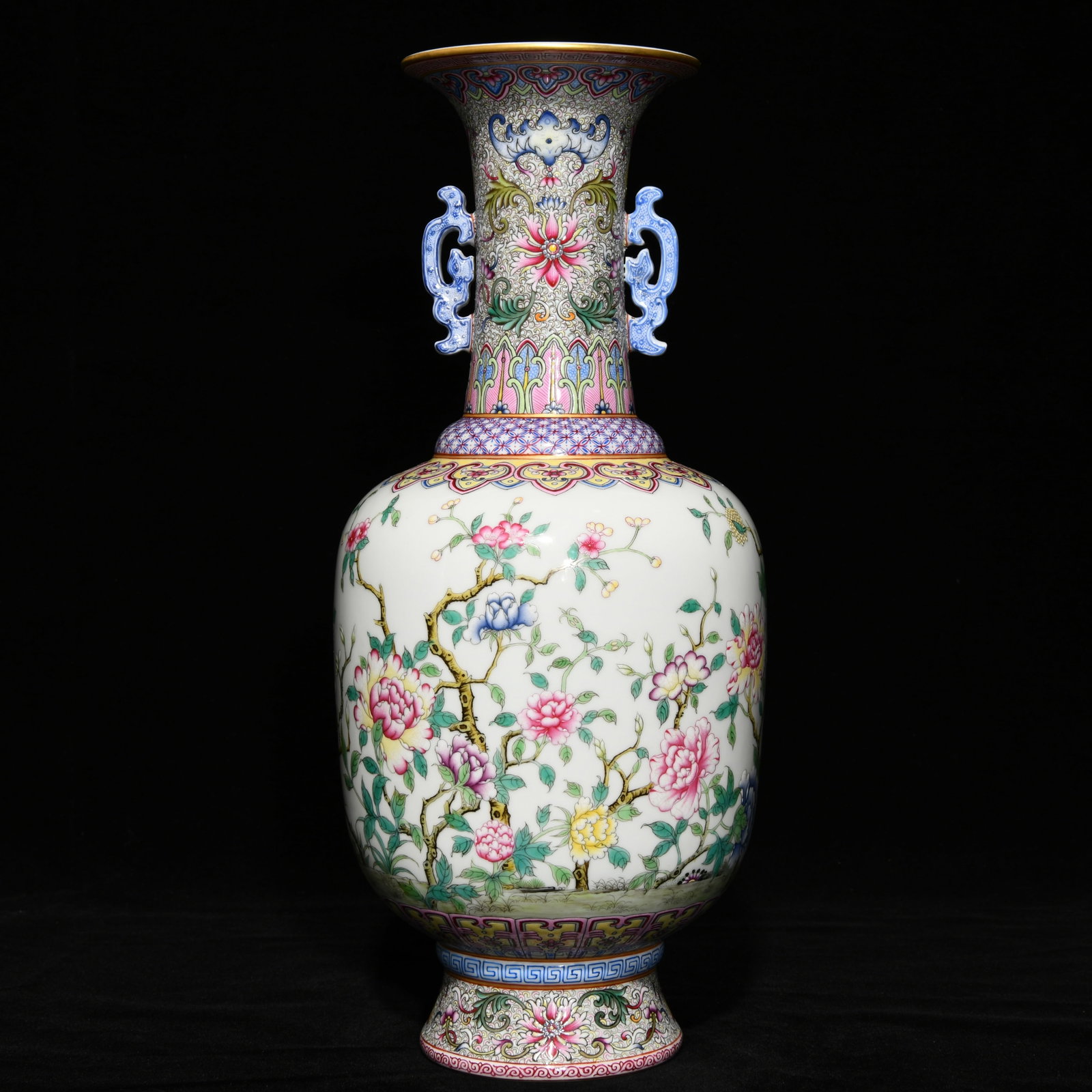 An exquisite chinese Gu Yuexuan pastel flower pattern amphora: Size: Height 36 cm - Width 16 cm |Materials: Porcelain |Style Dynasty: Qing dynasty |Attributed: Qianlong Mark |Object: Chinese Antique