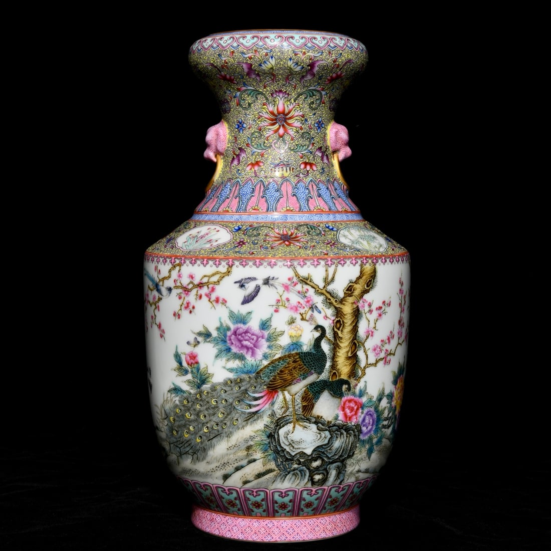 An exquisite chinese pastel flower and bird pattern mouthwash bottle: Size: Height 33 cm - Width 18 cm |Materials: Porcelain |Style Dynasty: Qing dynasty |Attributed: Qianlong Mark |Object: Chinese Antique