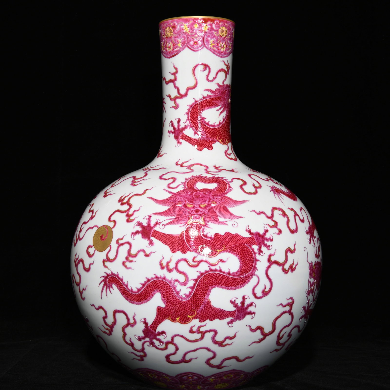 An exquisite chinese agate red color five dragon celestial sphere vase: Size: Height 47.5 cm - Width 33 cm |Materials: Porcelain |Style Dynasty: Qing dynasty |Attributed: Qianlong Mark |Object: Chinese Antique