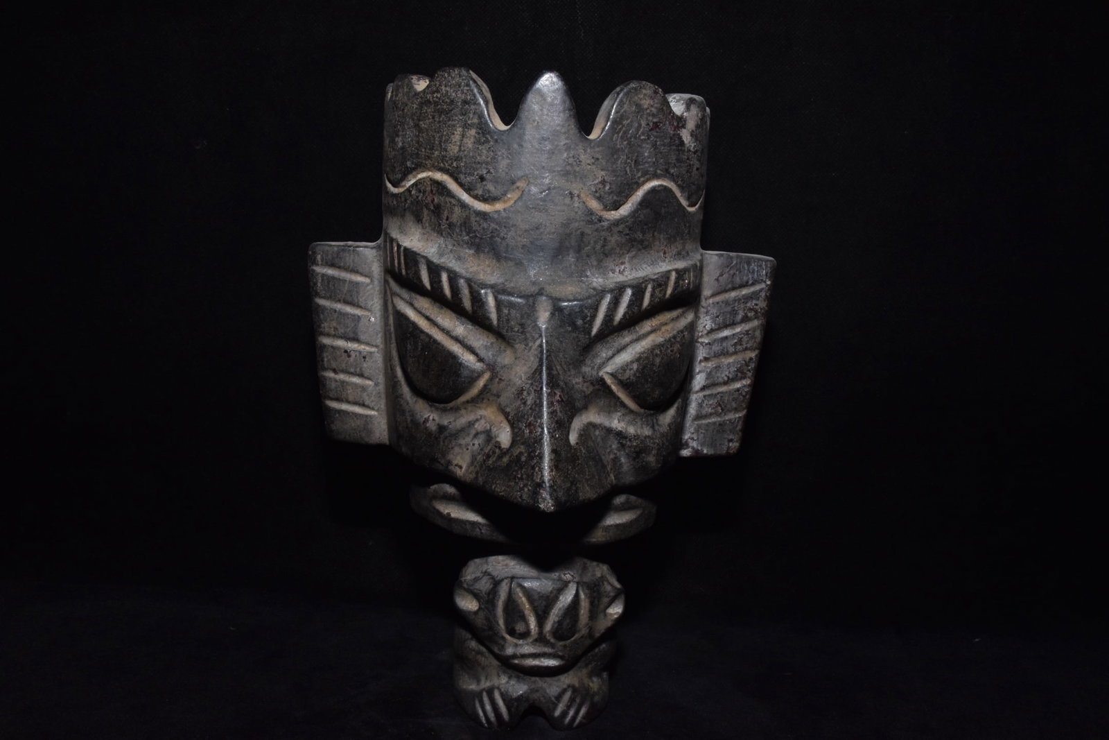An exquisite hongshan culture jade sculpture: Size: Height 22 cm - Width 15 cm |Materials: Ancient jade |Style Dynasty: Hongshan Culture |Attributed: 4000-BC |Object: Chinese Antique