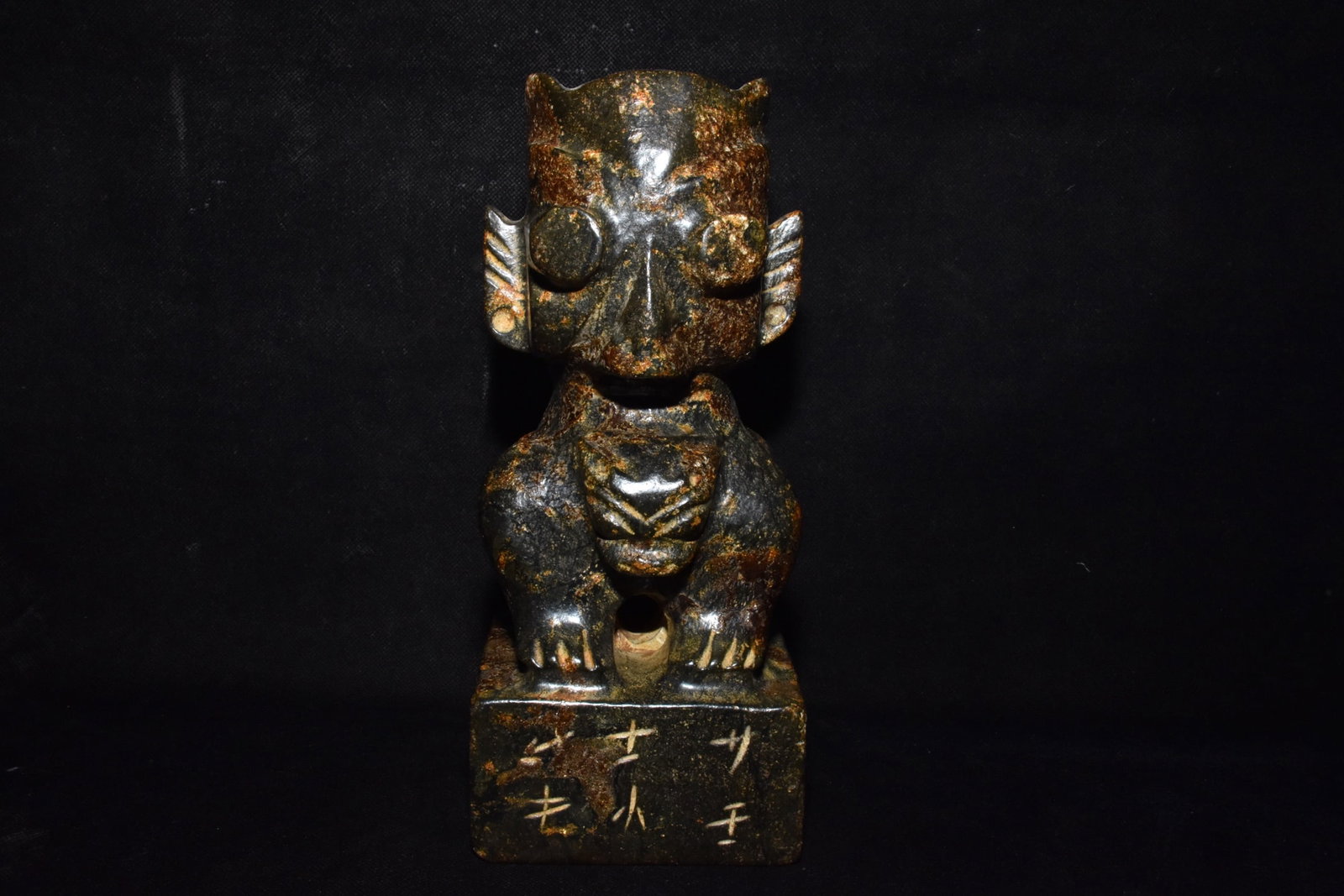 An exquisite hongshan culture jade sculpture: Size: Height 22.5 cm - Width 10.5 cm |Materials: Ancient jade |Style Dynasty: Hongshan Culture |Attributed: 4000-BC |Object: Chinese Antique