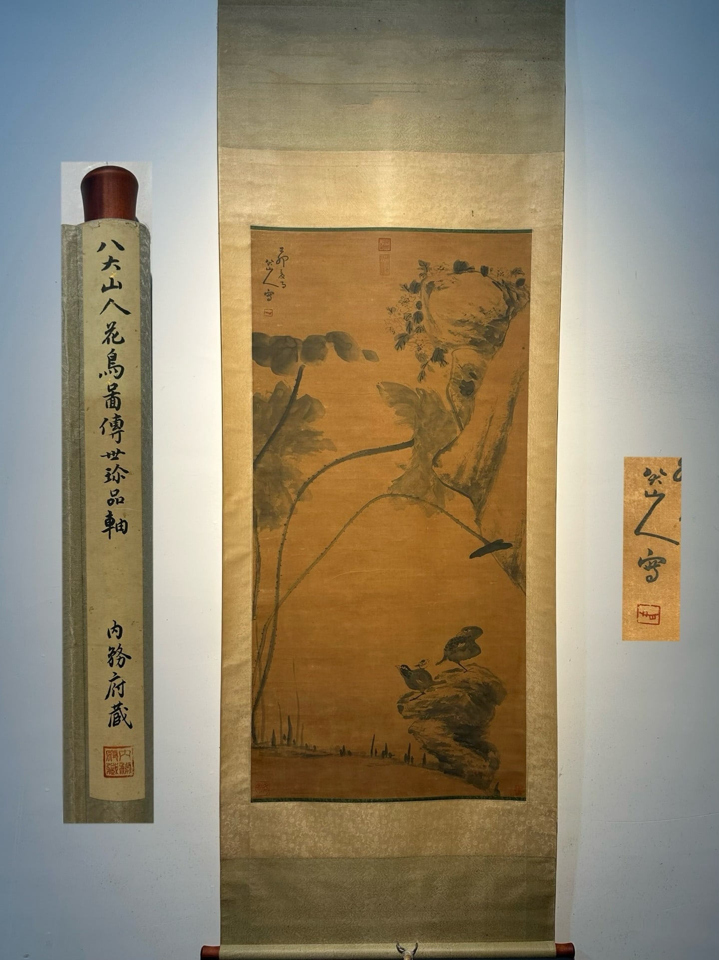 An Exquisite Chinese scroll painting: Size: Height 137 cm - Width 68 cm |Materials: Silk and Paper |Style Dynasty: Qing dynasty |Attributed: Bada Shanren |Object: Chinese Antique |A fine hand-painted paper painting of flowers and birds by