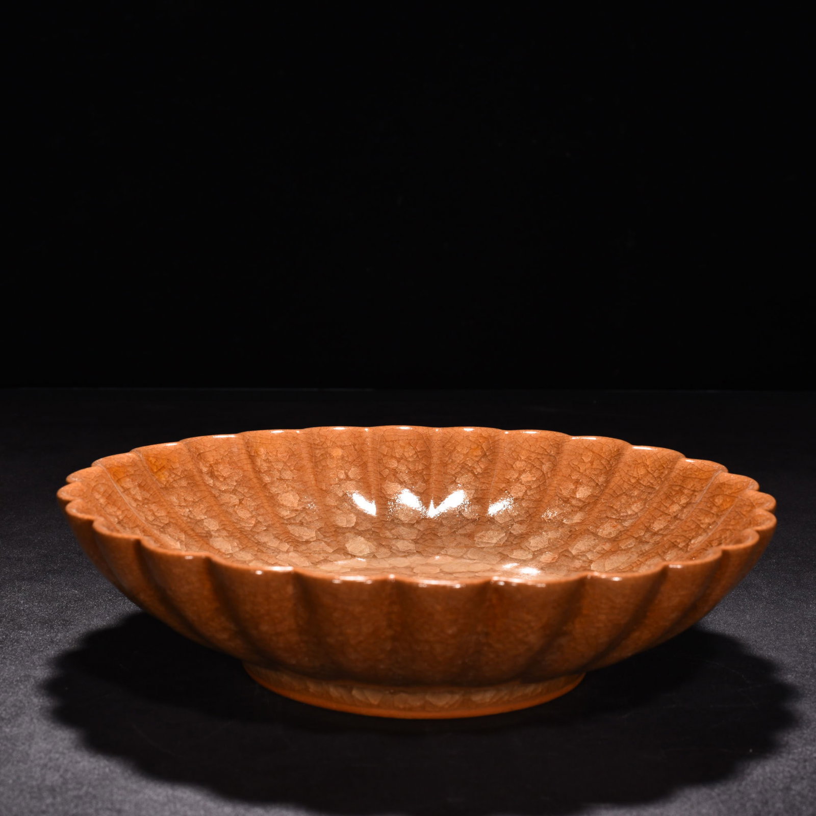 An Exquisite Chinese official kiln beige glaze petal dishwasher