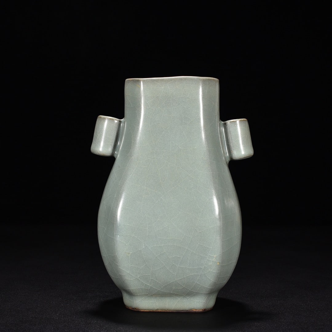 An Exquisite Chinese kiln celadon octagonal vase: Size: Height 16.5 cm - Diameter 11 cm |Materials: Porcelain |Style Dynasty: song dynasty |Attributed: 10th-C Period |Object:vase