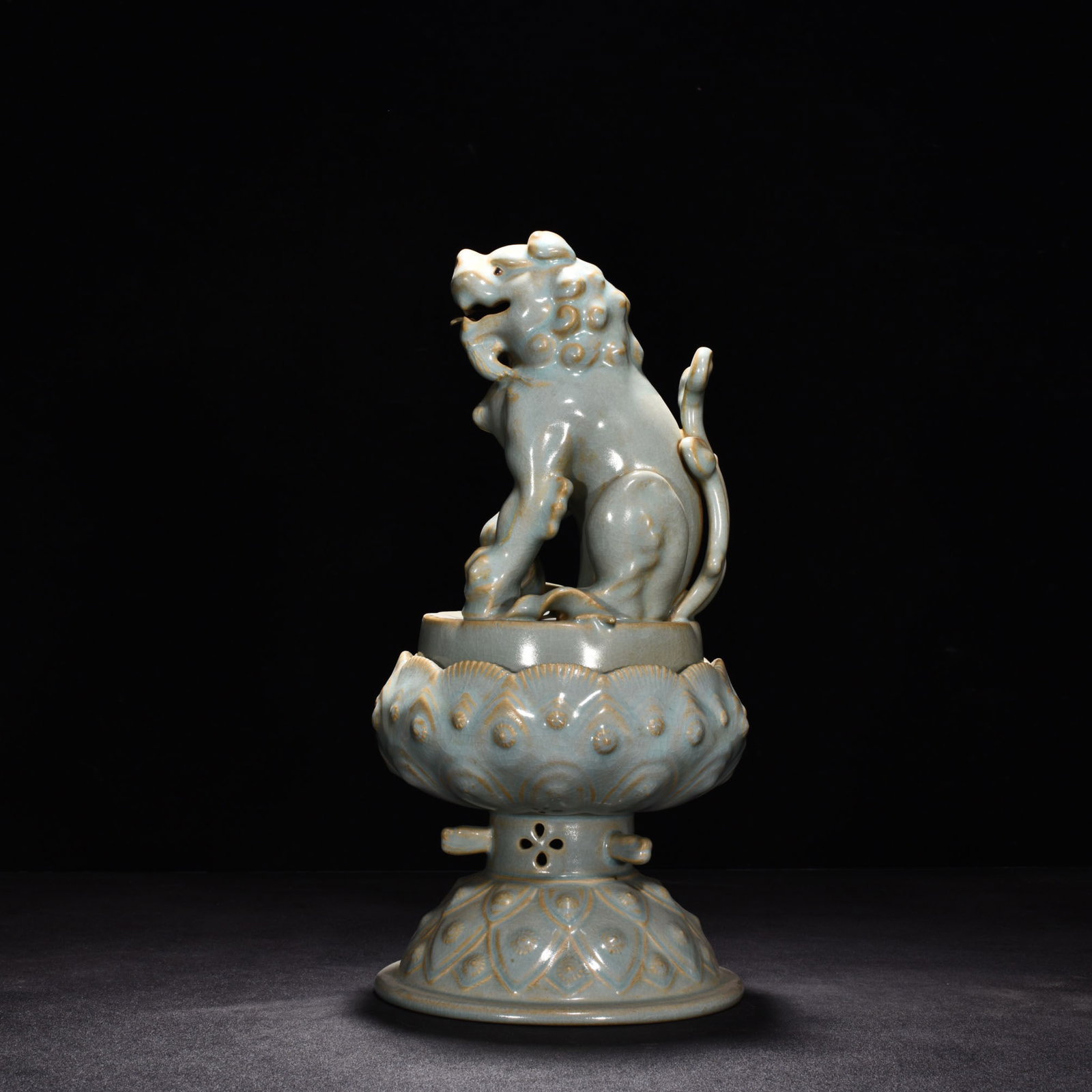 An Exquisite Chinese Ru kiln azure glaze lotus smoker: Size: Height 39 cm - Diameter 18 cm |Materials: Porcelain |Style Dynasty: song dynasty |Attributed: 10th-C Period |Object:smoker