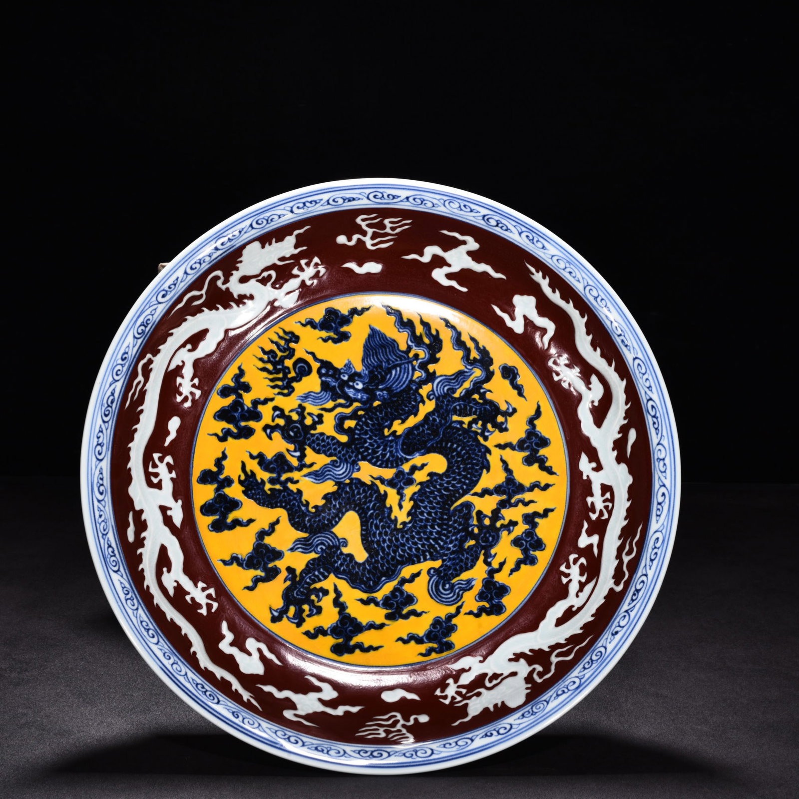 An Exquisite Chinese blueAnd white underglaze plate: Size: Height 6.3 cm - Diameter 40.8 cm |Materials: Porcelain |Style Dynasty: Ming Dynasty |Attributed: Xaunde |Object: plate