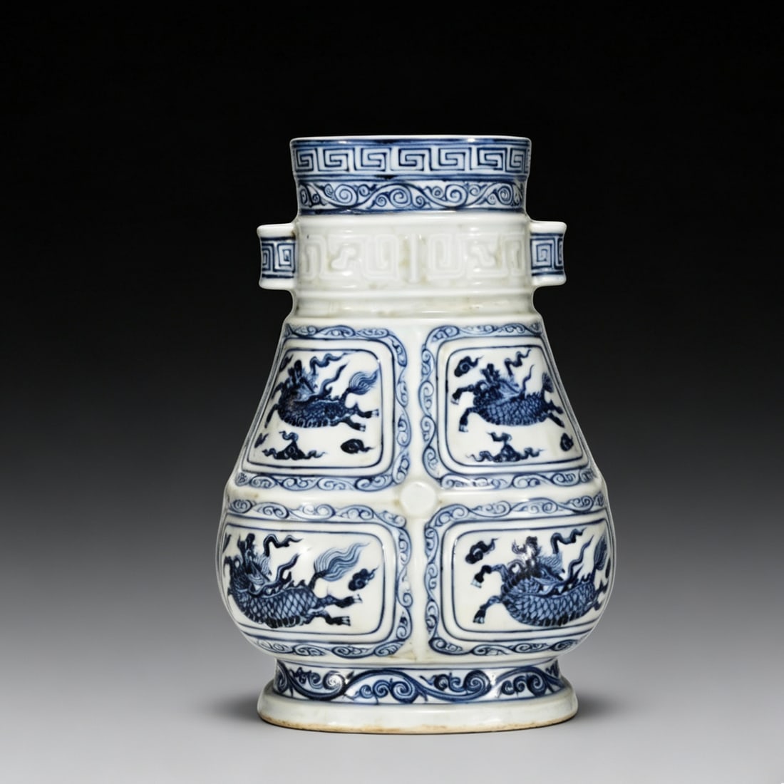 An Exquisite Chinese blueAnd white halberd ear pot (1 of 9)