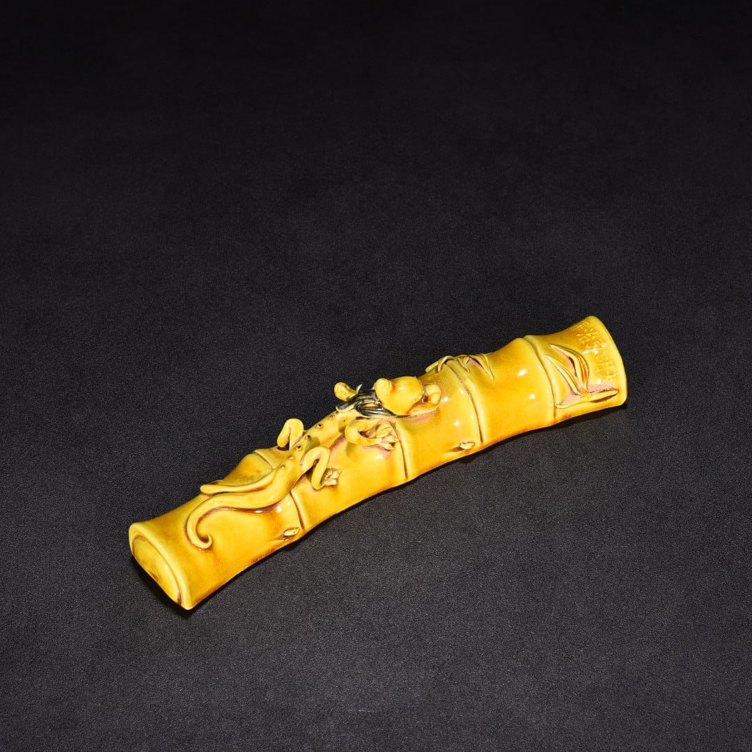 An Exquisite Chinese jiaoyellow glaze bamboo paperweight: Size: Height 38 cm - Diameter 18 cm |Materials: Porcelain |Style Dynasty: Ming Dynasty |Attributed: Hongzhi |Object: paperweight