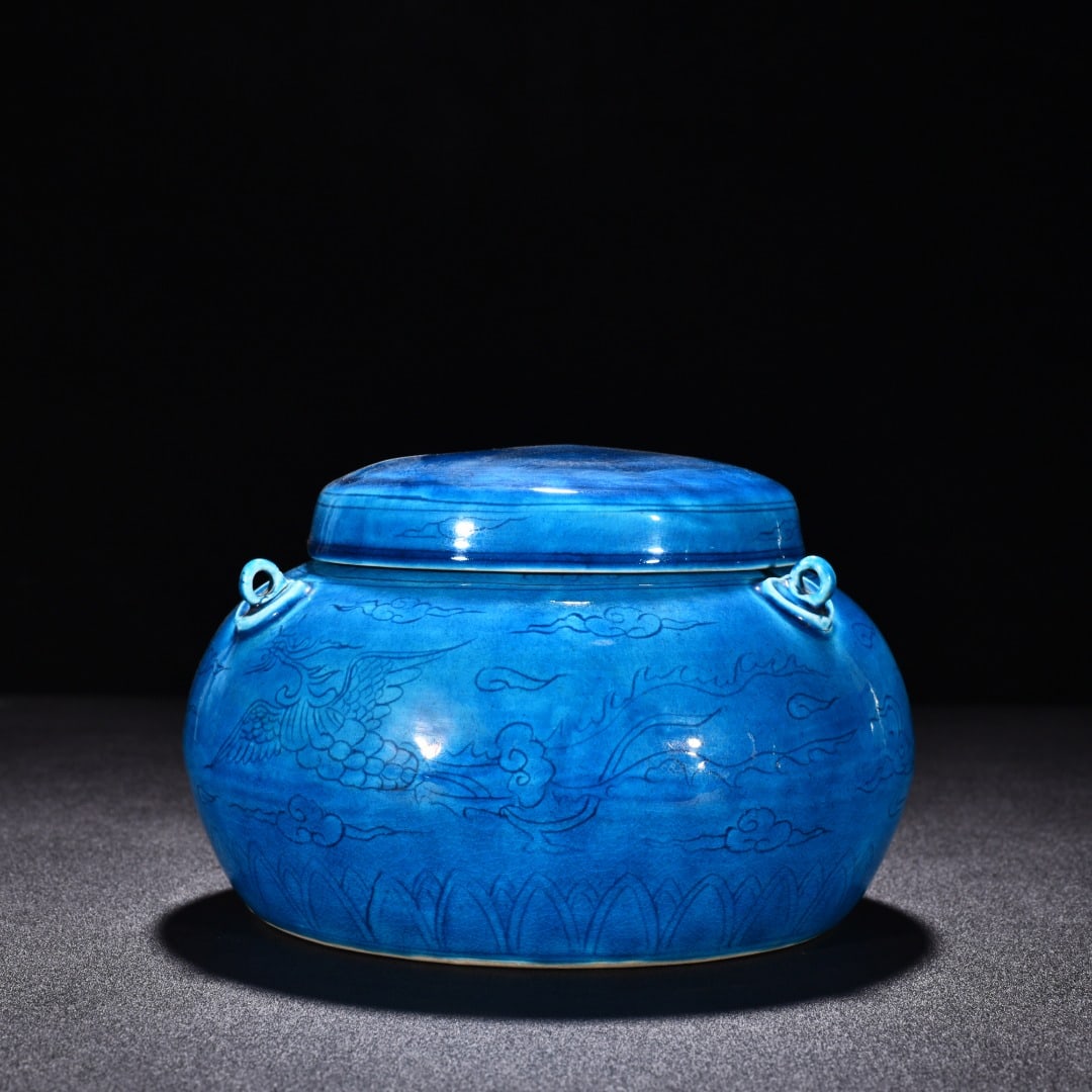 An Exquisite Chinese peacock blue glaze cover jar: Size: Height 11 cm - Diameter 17 cm |Materials: Porcelain |Style Dynasty: Ming Dynasty |Attributed: Hongzhi |Object: jar