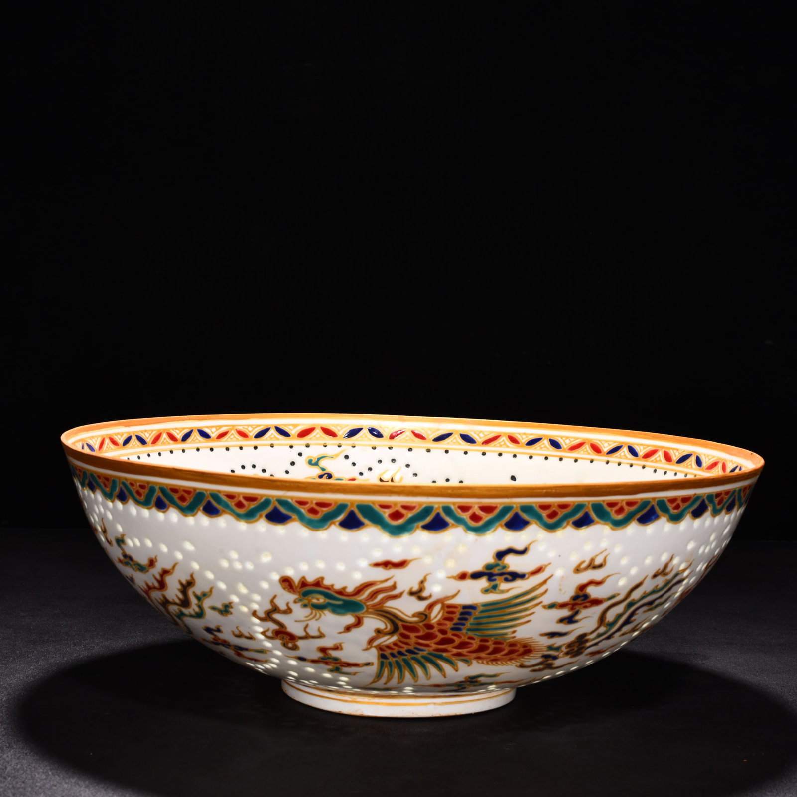 An Exquisite Chinese gold-painted exquisite thin bowl: Size: Height 12 cm - Diameter 32.5 cm |Materials: Porcelain |Style Dynasty: Ming Dynasty |Attributed: changhua |Object: bowl
