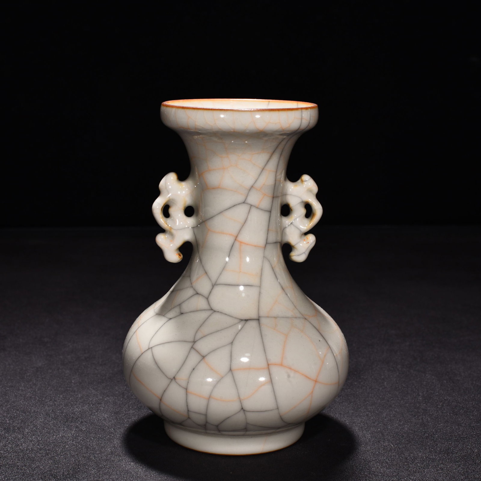 An Exquisite Chinese Ge Kiln sustenance dish-mouth bottle: Size: Height 14 cm - Diameter 8.5 cm |Materials: Porcelain |Style Dynasty: Ming Dynasty |Attributed: changhua |Object: bottle