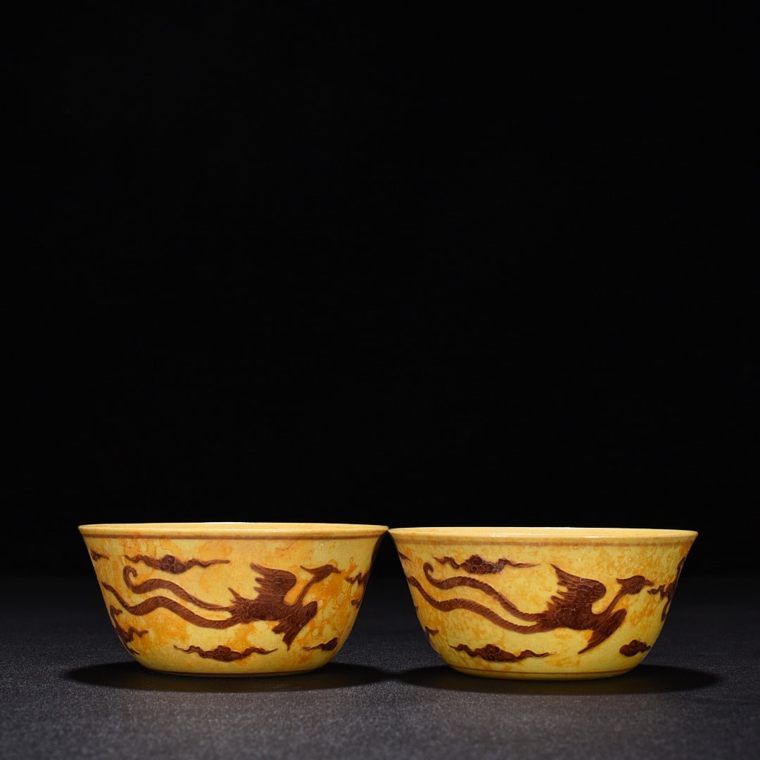 An Exquisite Chinese Jiao yellow glaze cylinder cup (1 of 9)