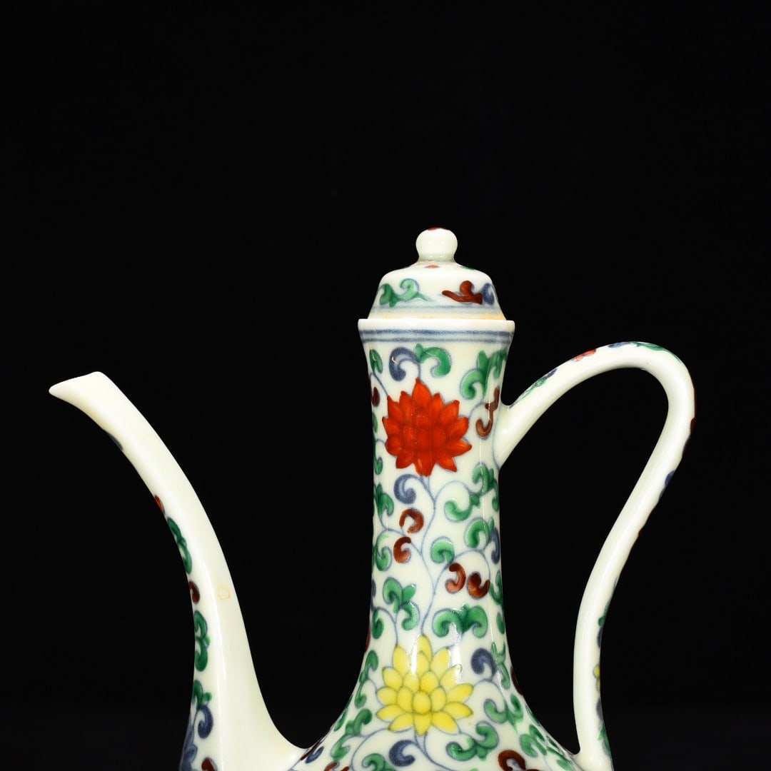 An Exquisite Chinese Doucai Pegasus pattern pot - 2