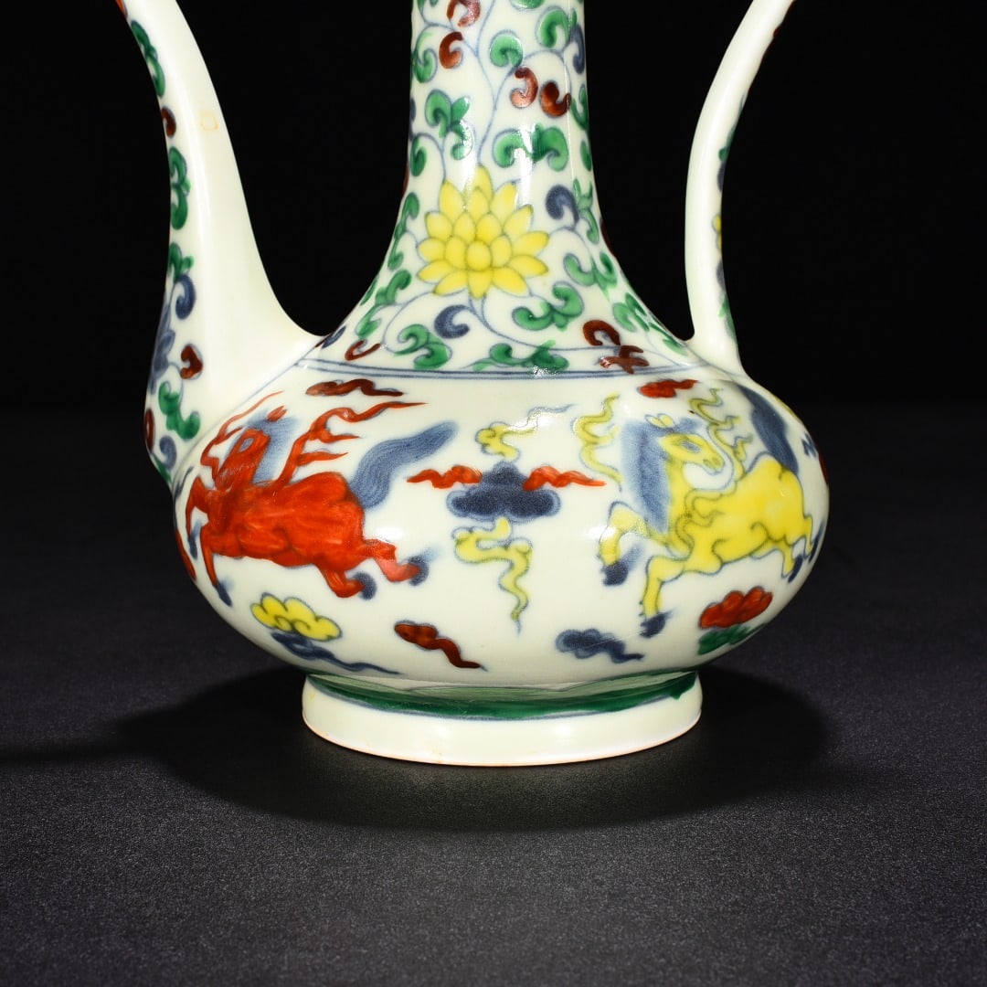 An Exquisite Chinese Doucai Pegasus pattern pot - 3