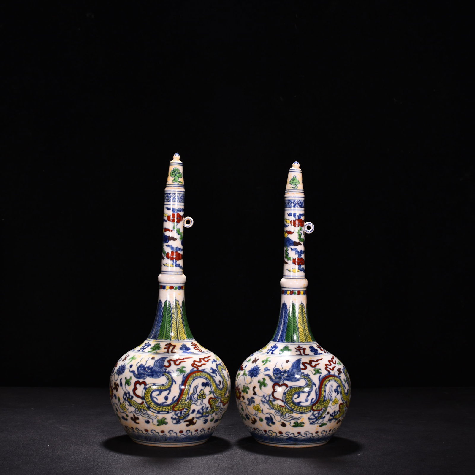 An Exquisite Chinese red tire bucket key gall bottle: Size: Height 31 cm - Diameter 10.5 cm |Materials: Porcelain |Style Dynasty: Ming Dynasty |Attributed: changhua |Object: bottle