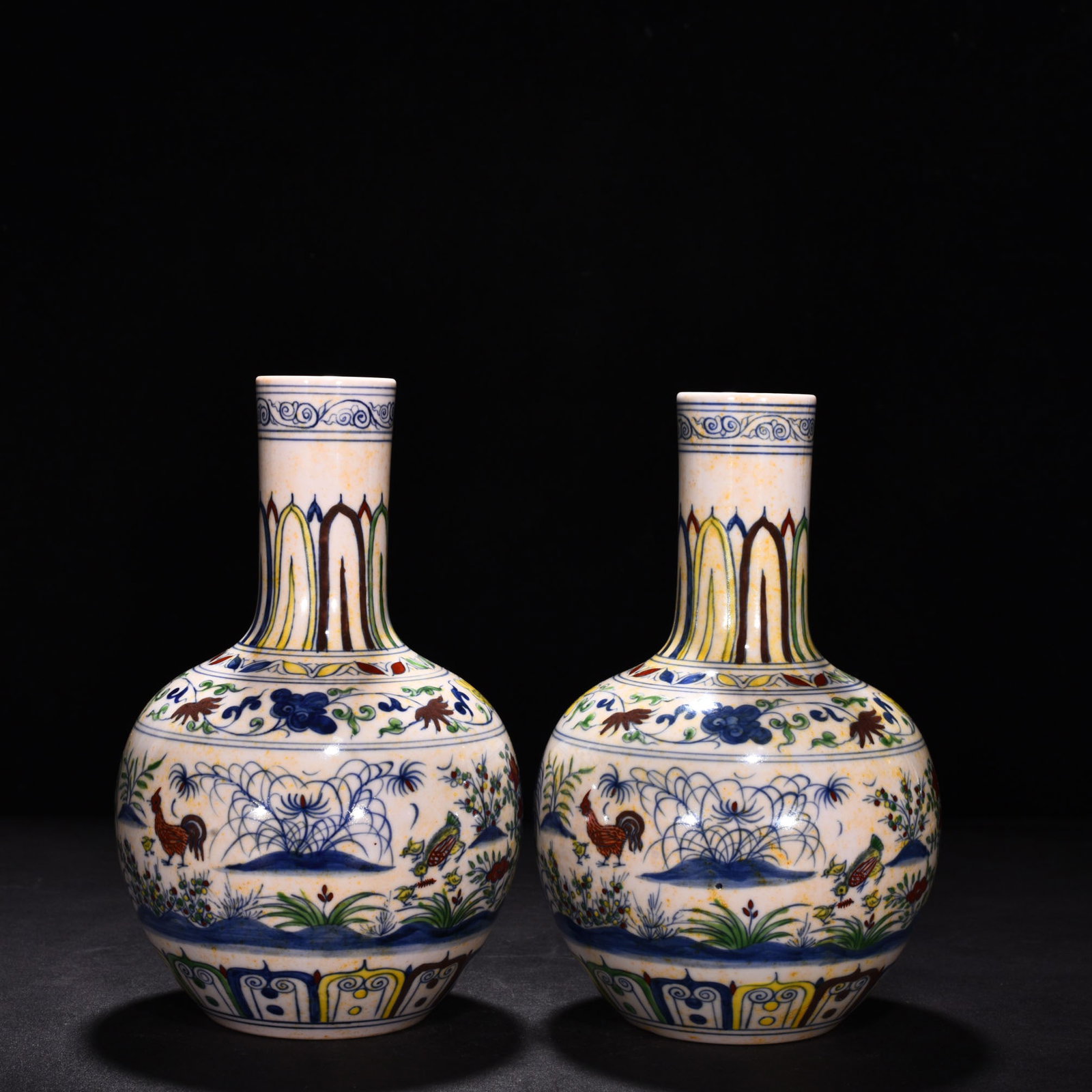 An Exquisite Chinese red-tied DoucaiAnd purple vase: Size: Height 23.5 cm - Diameter 12.5 cm |Materials: Porcelain |Style Dynasty: Ming Dynasty |Attributed: changhua |Object: vase