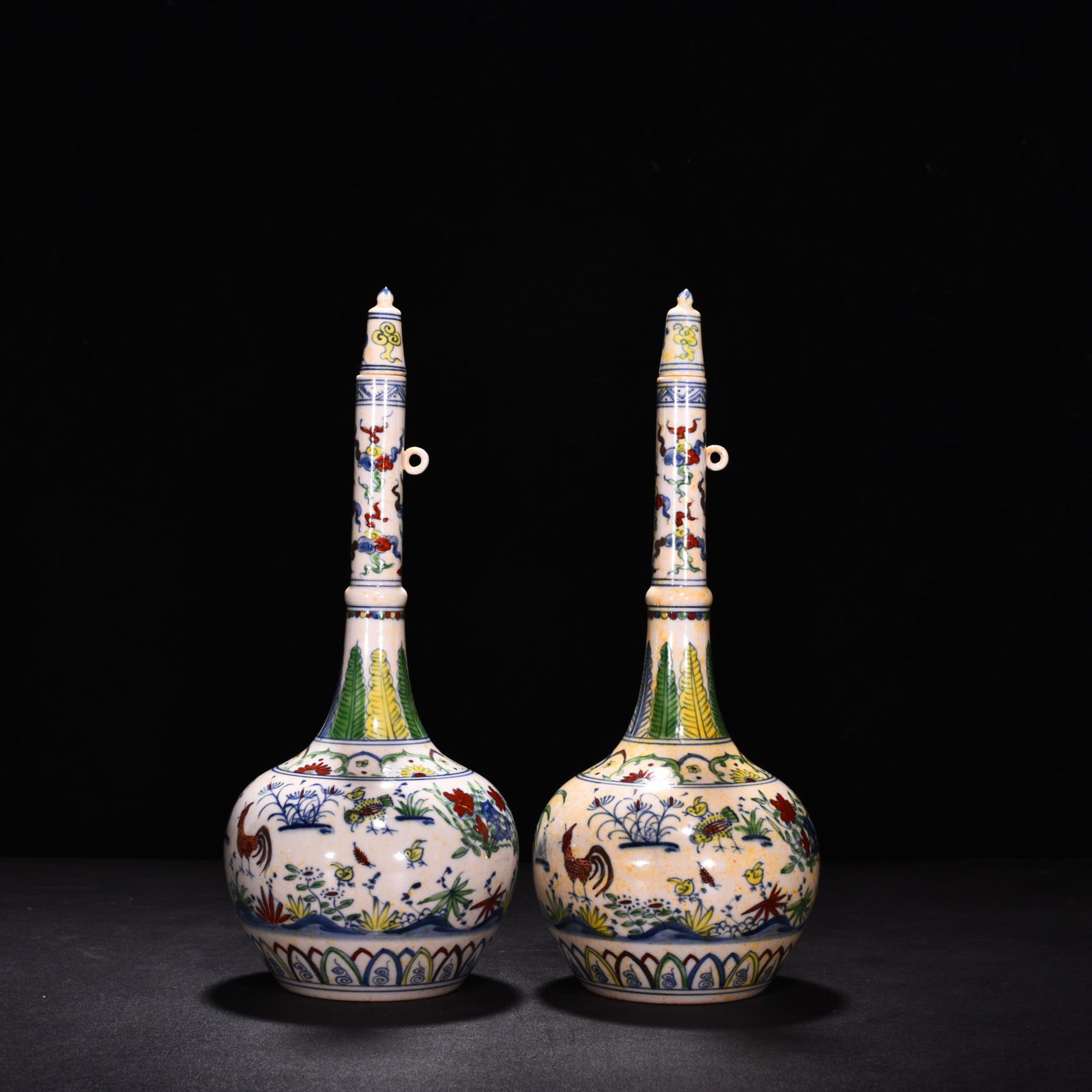 An Exquisite Chinese red tire bucket key bottle: Size: Height 31 cm - Diameter 10.5 cm |Materials: Porcelain |Style Dynasty: Ming Dynasty |Attributed: changhua |Object: bottle